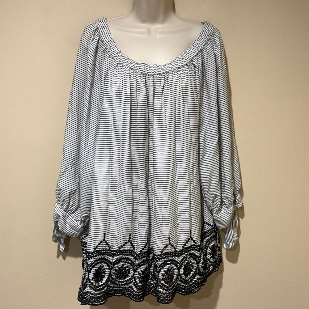 Studio Woman 1X-3X top